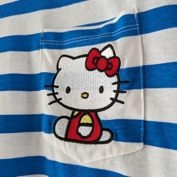 BNWT Sanrio Bioworld Hello Kitty Pocket Tee in Size Medium Mens - Picture 3 of 6